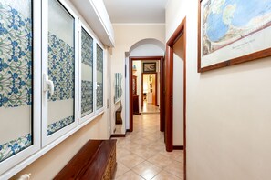 Interior detail - Studio Near San Pietro (Rome)