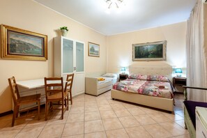 1 Schlafzimmer, Bügeleisen/Bügelbrett, Bettwäsche