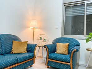 Classic-Apartment | Wohnbereich | Smart-TV, Netflix, Streaming-Dienste