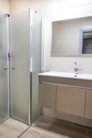 Classic Apartment | Bathroom shower - Mary's Well 3 BR by Ahlan Hospitality (Nazareth)