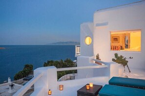 Villa, 6 Bedrooms | Terrace/patio