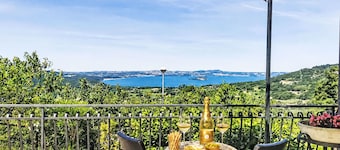 Schönes alleinstehendes Ferienhaus mit W-LAN, TV, Terrasse und Haustiere erlaubt
