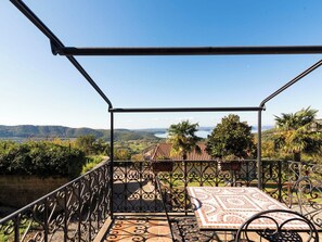 Outdoor dining - Beautiful private villa for 4 guests with WIFI, TV, patio and pets allowed (Montefiascone)
