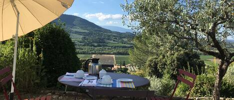 Free daily local cuisine breakfast