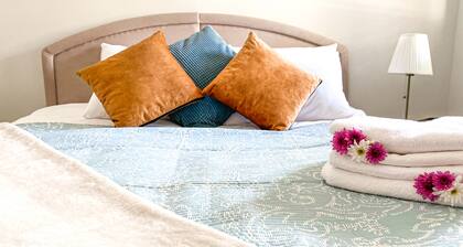 Modern Downtown 3BR by Ahlan Hospitality