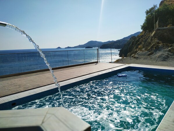 Outdoor pool - Luxurious Villa Paradise PRIVATE BEACH (Faistos)