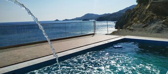 Luxurious Villa Paradise PRIVATE BEACH