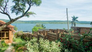 Property grounds - Nile Front Cottages (Jinja)