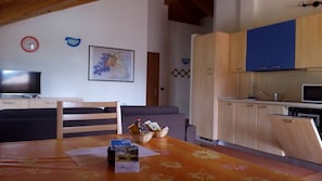 Appartement, 2 chambres, fumeur, balcon | Coin séjour