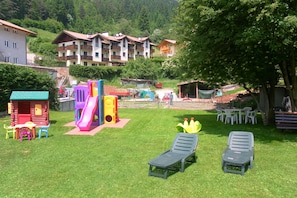 Apartment, 2 Bedrooms, Smoking, Balcony | Garden