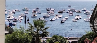 Ischia Ponte Romantic Apartment in the Historical Center and Near the sea