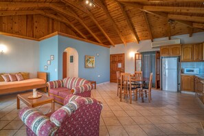 Suite (Aristotelis) | Sala de estar | Una televisión de pantalla plana