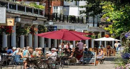 The Stables: full of character near the Pantiles with secluded courtyard garden