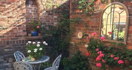 The Stables: full of character near the Pantiles with secluded courtyard garden