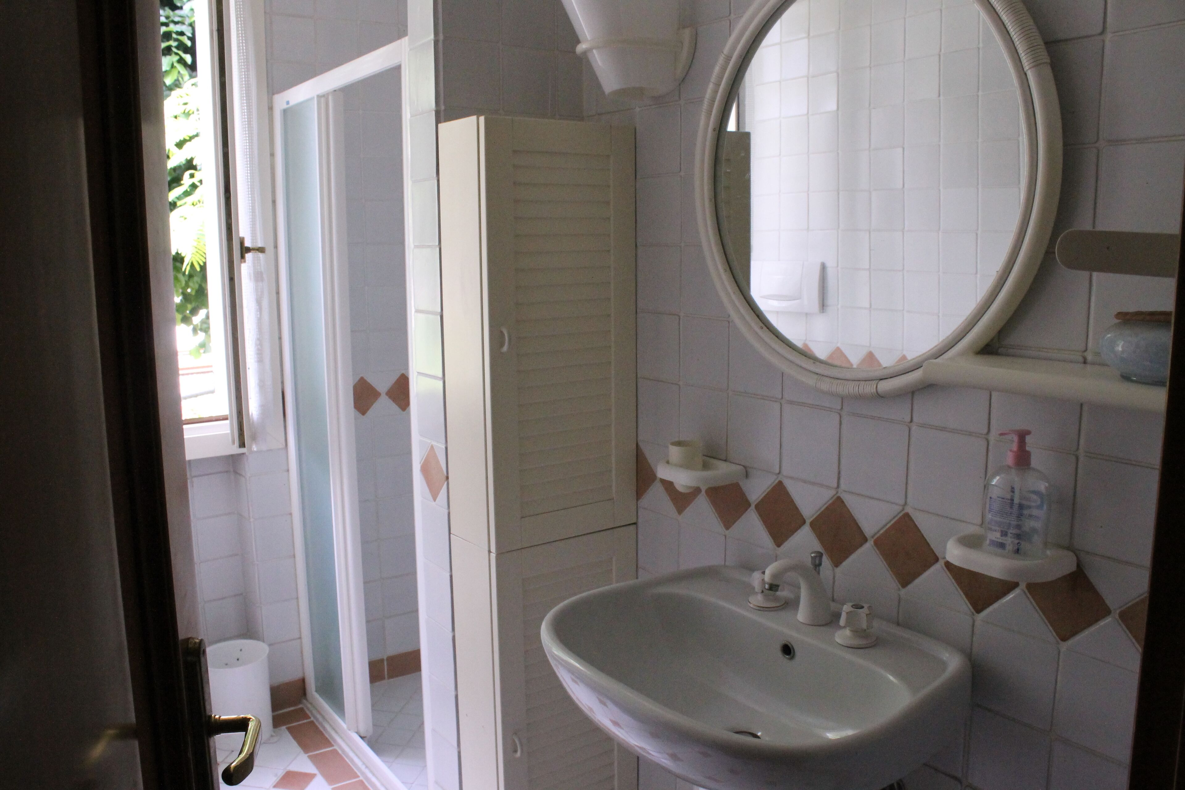 House, 3 Bedrooms, Smoking, Balcony | Bathroom | Combined shower/bathtub, towels