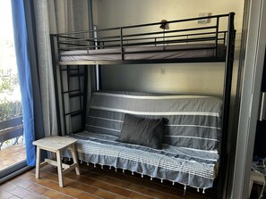 Room - Studio for 4 in Port Camargue with terrace (Port Camargue)