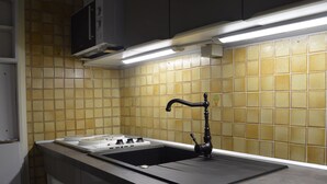 Cafetera/tetera, refrigerador, microondas, horno
