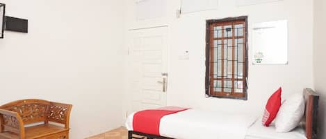 Standard Twin Room | Desk, free WiFi, bed sheets