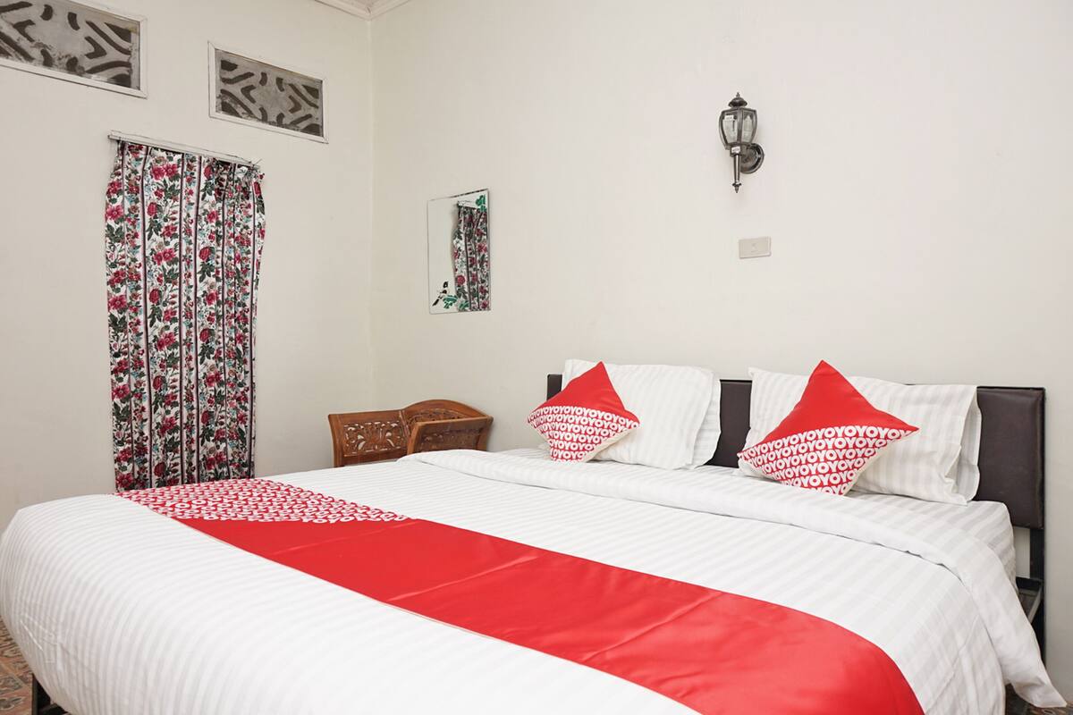 Standard Double Room | Desk, WiFi (free), bed sheets
