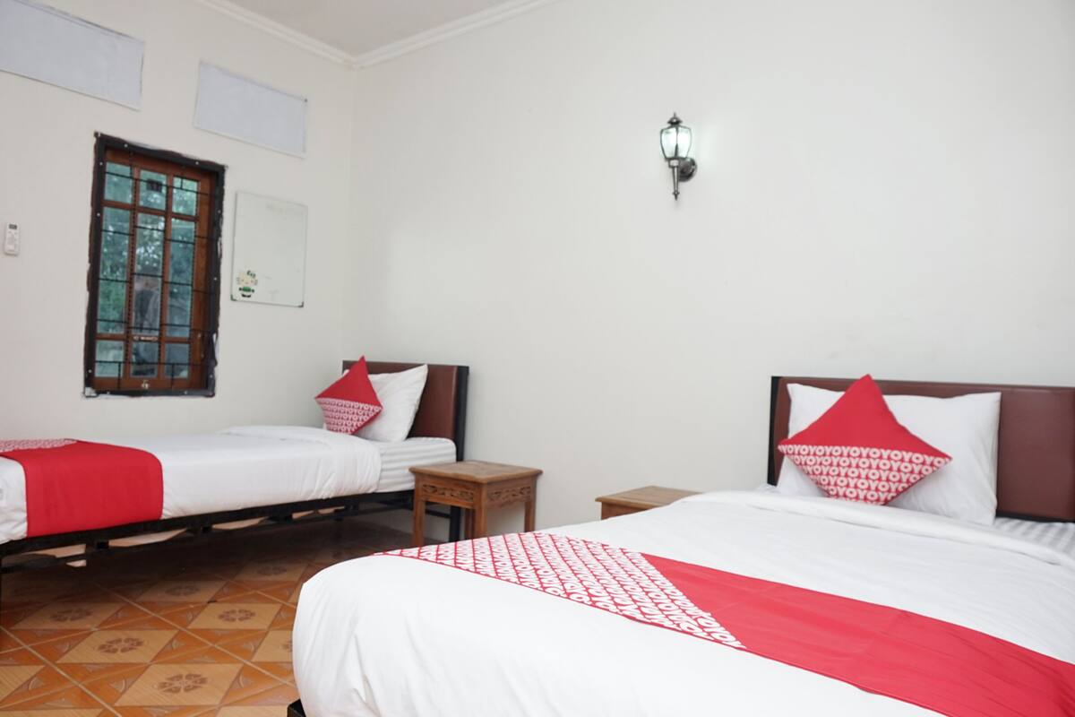 Standard Twin Room | Desk, WiFi (free), bed sheets
