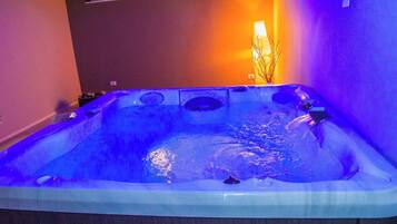 Villa, 2 Bedrooms, Smoking, Private Pool | Bathroom