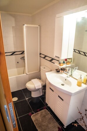 Villa, 2 Bedrooms | Bathroom | Bathtub, towels