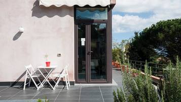 Apartment, 1 Bedroom, Balcony, Garden View | Property grounds