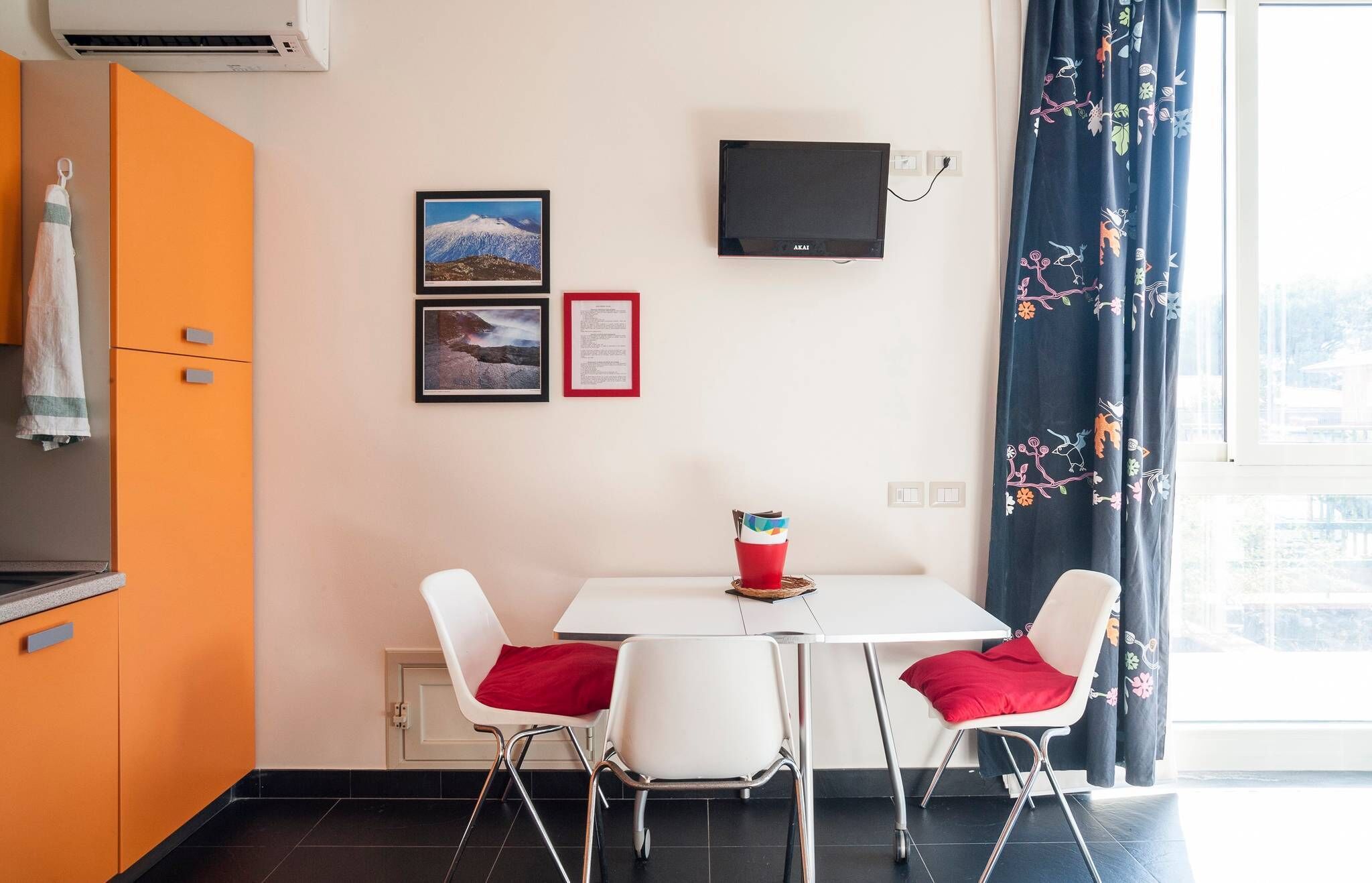 Apartment, 1 Bedroom, Balcony, Garden View | Dining