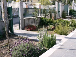 Appartement, 1 chambre, balcon, vue jardin | Extérieur