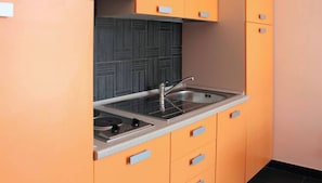 Appartamento, 1 camera da letto, balcone, vista giardino | Cucina privata | Macchina per tè/caffè, seggiolone