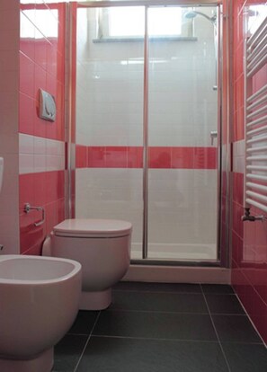 Apartment, 1 Bedroom, Balcony, Garden View | Bathroom