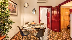 Apartment, 2 Bedrooms | Dining room - Tor Millina in Piazza Navona (Rome)