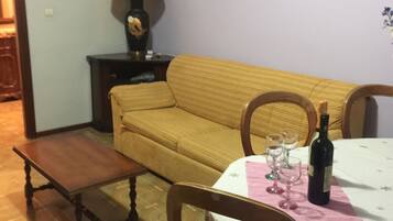 Apartment, 2 Schlafzimmer, Raucher, Balkon | Wohnbereich