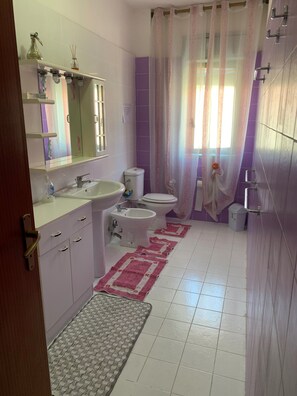 Apartment, 2 Schlafzimmer, Raucher, Balkon | Badezimmer