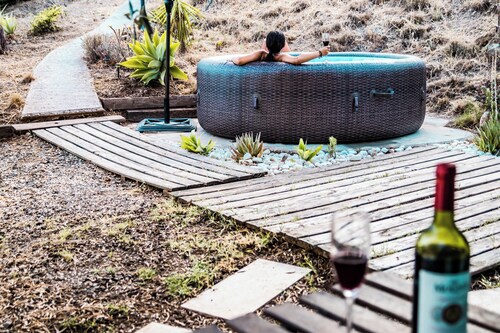 "The Luv Shack" Private Wooden Cabin with Aqua Bubble Spa and airconditioning