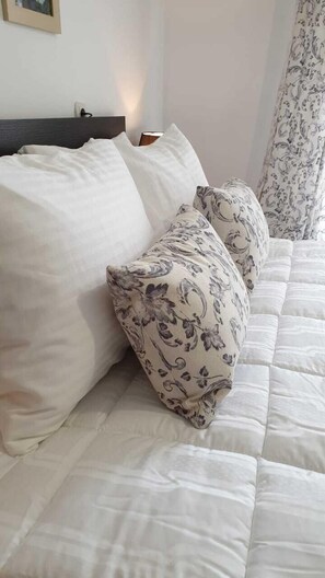 Apartment, 2 Bedrooms | 2 bedrooms, bed sheets