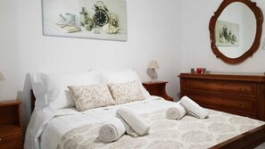 Apartment, 2 Bedrooms | 2 bedrooms, bed sheets