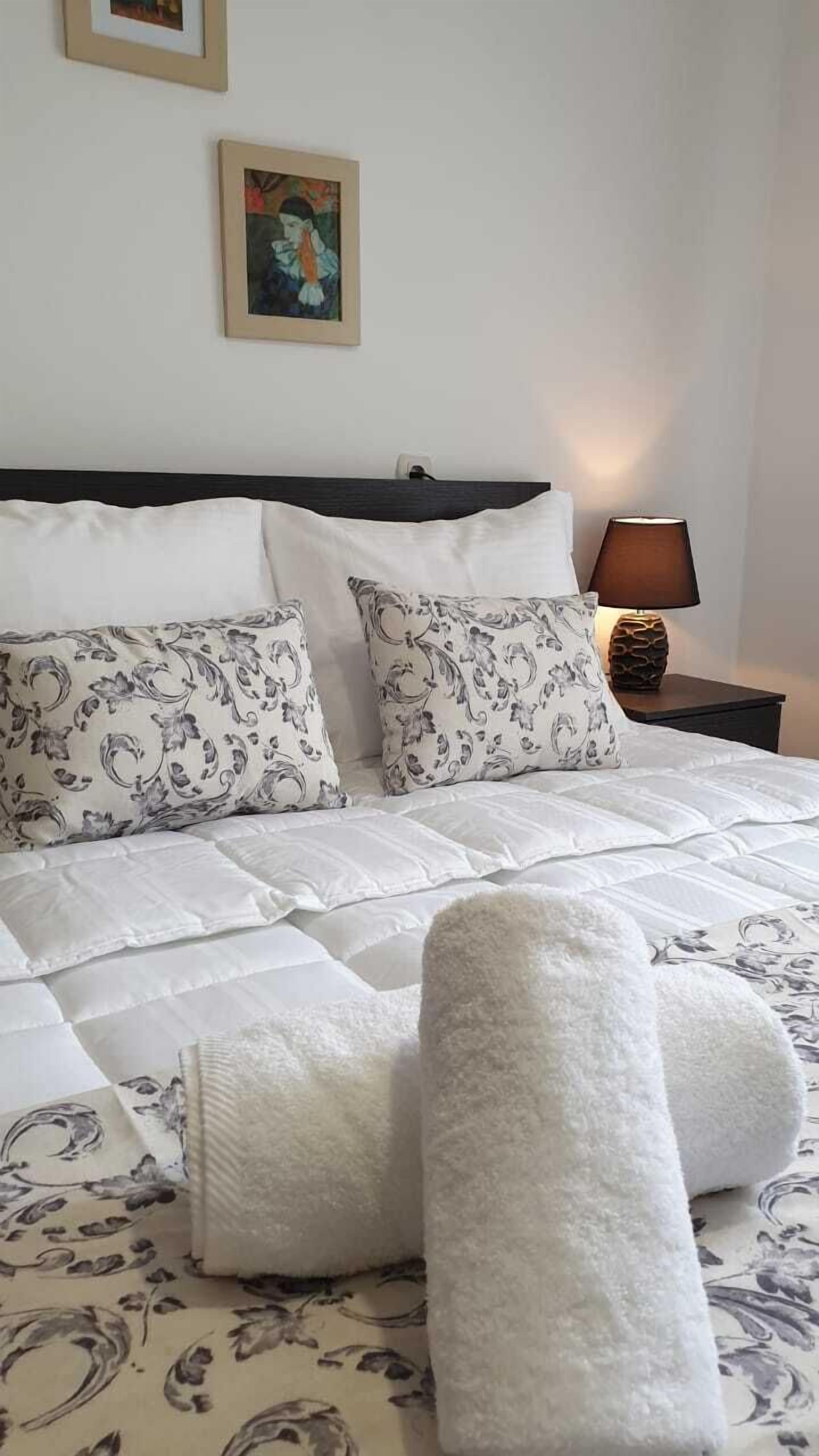 Apartment, 2 Bedrooms | 2 bedrooms, bed sheets