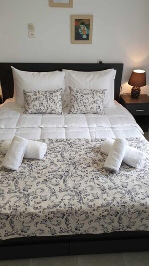 Apartment, 2 Bedrooms | 2 bedrooms, bed sheets