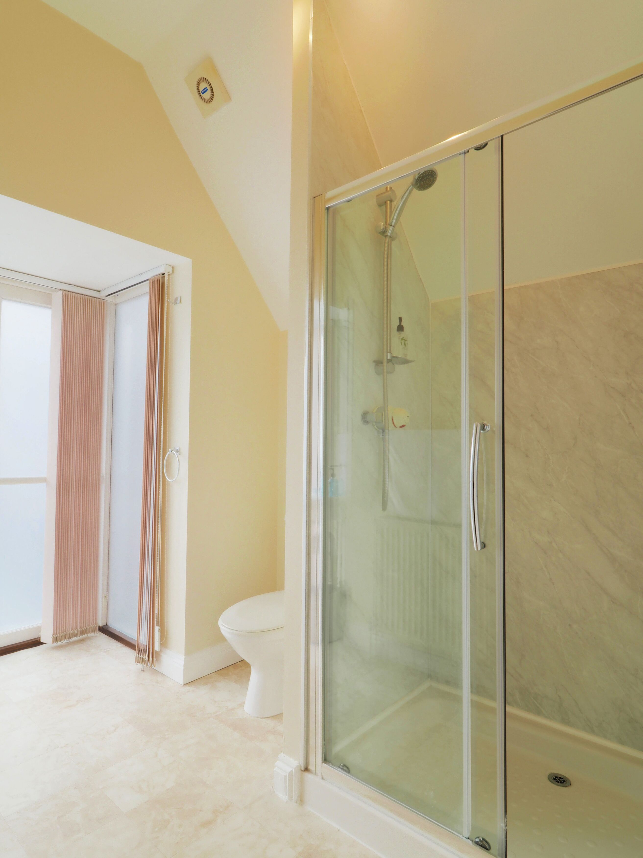 City Townhome | Bathroom shower