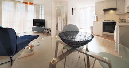 Kings Corner- Townhouse in the city