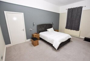 Double Room, Shared Bathroom | Premium bedding, memory foam beds, iron/ironing board, free WiFi - Old Market Coaching Inn (Altrincham)