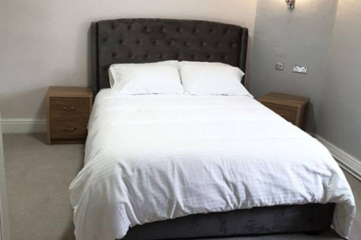 Kahden hengen standard-huone, 1 makuuhuone | Ylelliset vuodevaatteet, memory foam -patjalliset sängyt