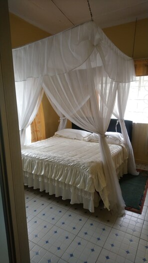 Executive Room | Desk, bed sheets - Dreamland Hotel (Nairobi)