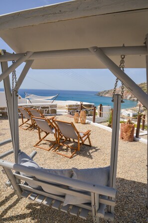 20-inch LCD TV with satellite channels, TV - Avgerinos Deluxe Rooms (Milos)