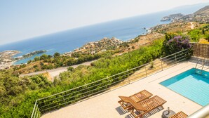 A rooftop pool with wooden loungers and a view of the sea and hills. - Luxury Villa Apollon Private Pool & Amazing View (Malevizi)