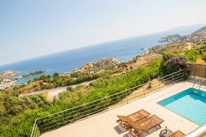 Terrace/patio - Luxury Villa Apollon Private Pool & Amazing View (Malevizi)