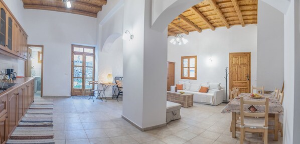 Living area - Luxury Maisonette, Big Yard (Chania)