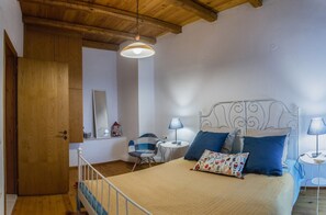 3 bedrooms, free WiFi - Luxury Maisonette, Big Yard (Chania)