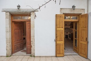 Property entrance - Luxury Maisonette, Big Yard (Chania)